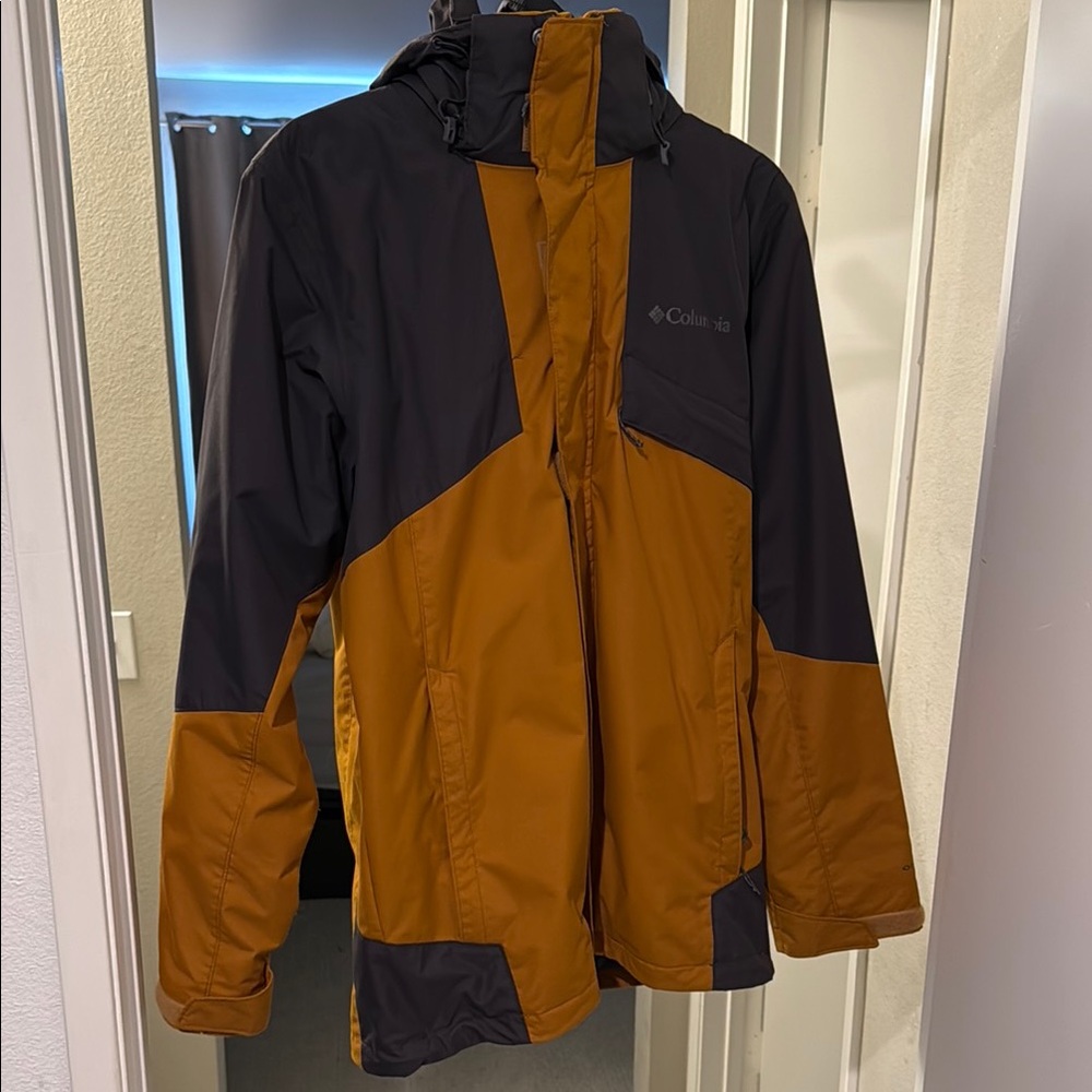 Columbia Black and Brown Ski Jacket with Two-Tone Design